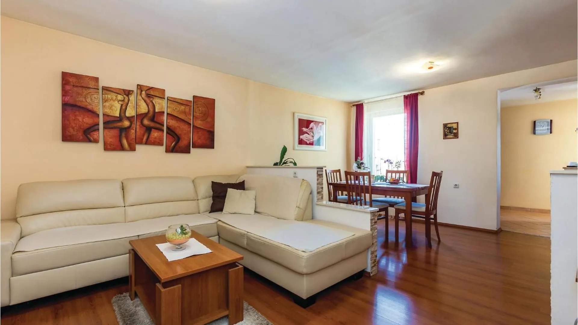 3 Bedroom Nice Home In 코스트레나