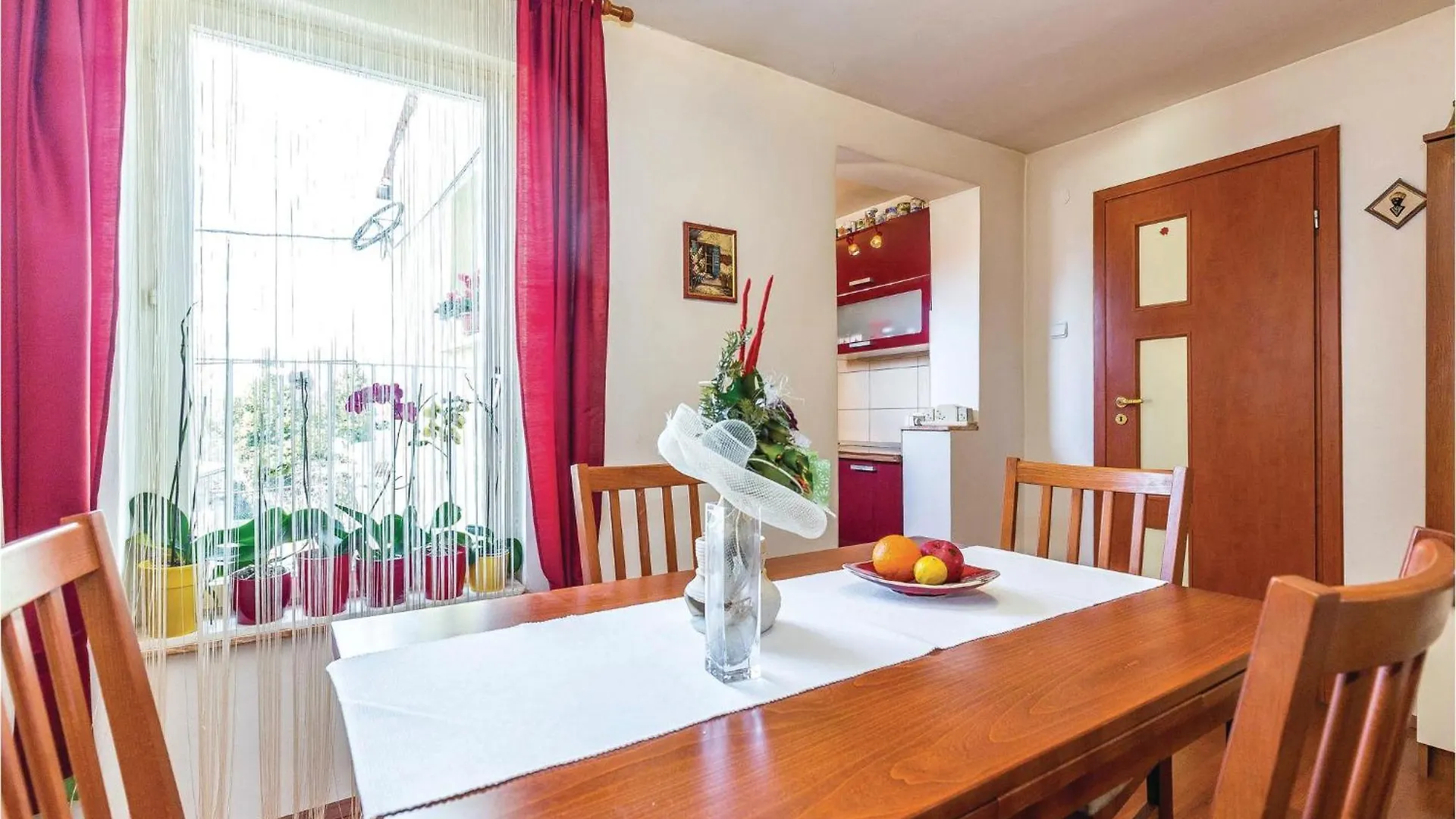 3 Bedroom Nice Home In 코스트레나 0*,