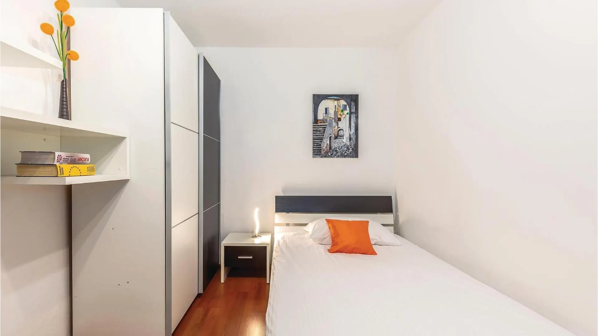 3 Bedroom Nice Home In 코스트레나 0*,